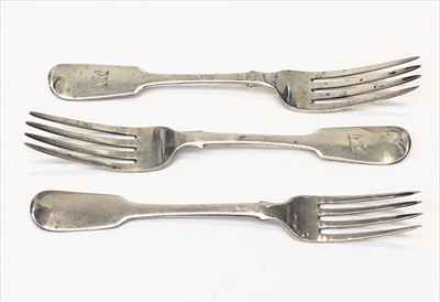 Lot 2116 - A pair of Georgian silver fiddle pattern table...