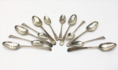 Lot 2117 - A good suite of Old English pattern George III...