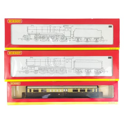 Lot 507 - Hornby boxed GWR OO Gauge locomotives (x2) and carriage