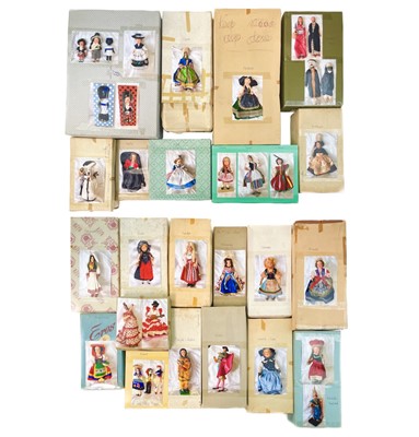 Lot 786 - Mid 20th century costume dolls of the world (approx 50)
