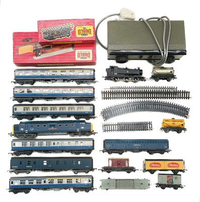Lot 512 - Hornby Dublo / Triang Hornby / LIMA Locomotives, carriages, wagons & Accessories