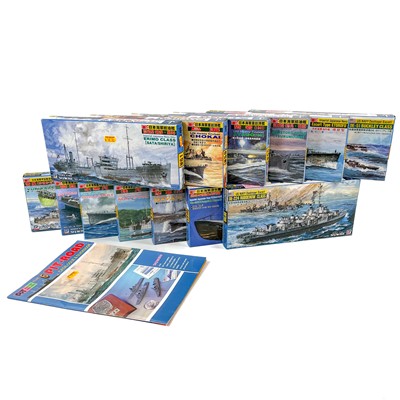 Lot 724 - Unmade model kits - Pitroad / Skywave 1/700 x 13