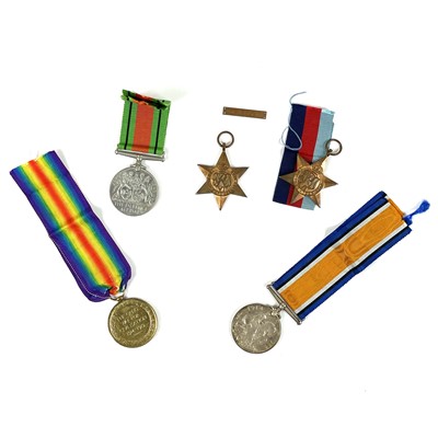 Lot 238 - World War 1 and World War 2 medals