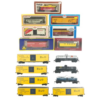 Lot 524 - American Railroad OO/HO scale boxed & unboxed waggons etc (x15 items)
