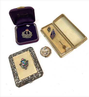 Lot 2670 - A compact a locket etc.