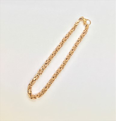Lot 2684 - A 9ct gold chain bracelet. 8.4gm.