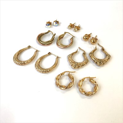 Lot 2685 - Gold earrings etc.