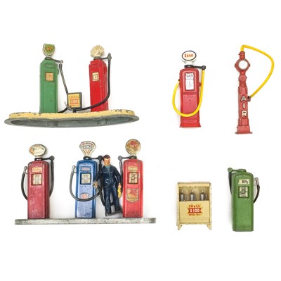 Lot 882Z - Britains Petrol Pumps etc