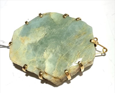 Lot 2639 - Gold mounted jade brooch