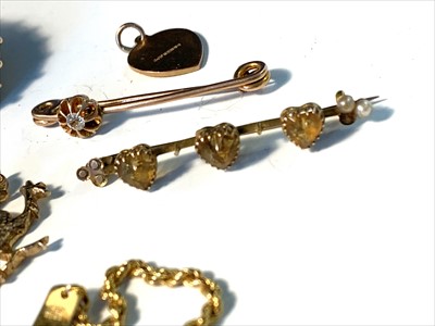 Lot 2649 - Gold brooches and other gold