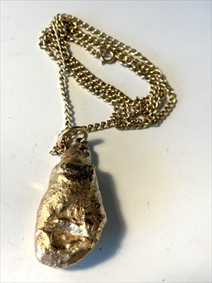 Lot 2642 - 9ct gold nugget and chain