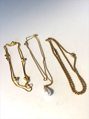 Lot 2643 - Gold rope chain and pearl on chain and gold...