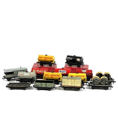 Lot 553 - Hornby Dublo 2rail boxed and un-boxed wagons (x14)