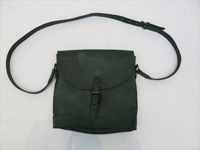 Lot 3096 - A Mulberry green leather bag.