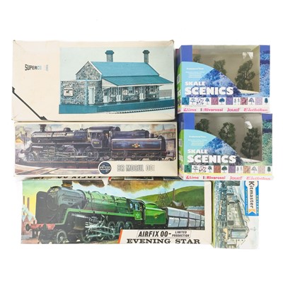 Lot 672 - Model Railway Accessories 00 Gauge including scenery, buildings, trees and model kits