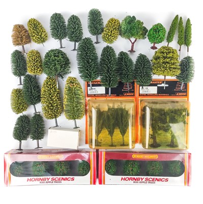 Lot 672 - Model Railway Accessories 00 Gauge including scenery, buildings, trees and model kits