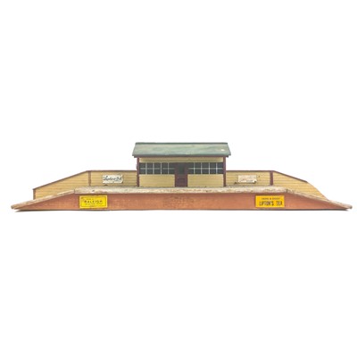 Lot 672 - Model Railway Accessories 00 Gauge including scenery, buildings, trees and model kits