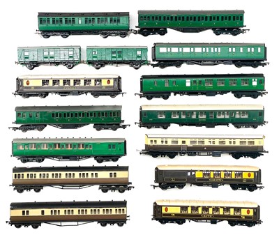 Lot 569 - Triang, Airfix, Graham Farish, Hornby & Kit built 00 gauge coaches (x15)