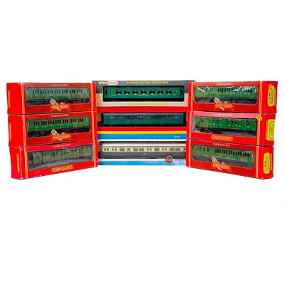 Lot 572 - Hornby / Wrenn / Airfix coaches and luggage vans (x9)
