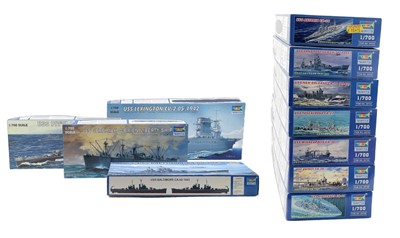 Lot 841 - Boxed un-made model kits 1:700 Trumpeter - US Navy x11