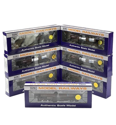 Lot 582 - Cornwall Interest - Dapol "Silver Bullet" "00" boxed ECC  China Clay Wagons (x7)