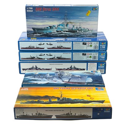 Lot 842 - Un-made plastic model kits. Trumpeter 1:700 scale - Navy x6