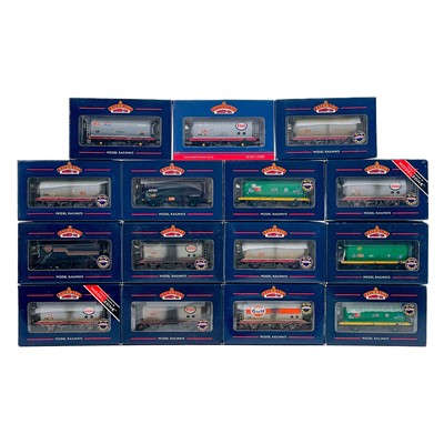 Lot 602 - Bachmann "00" 45 Tonne Tank Wagons (x15)