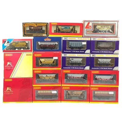 Lot 606 - BR and Private owner "00" Hopper Wagons (x22)