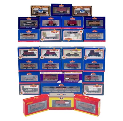 Lot 611 - BR era "00" cattle wagons, conflats, lowfits (x33 models)
