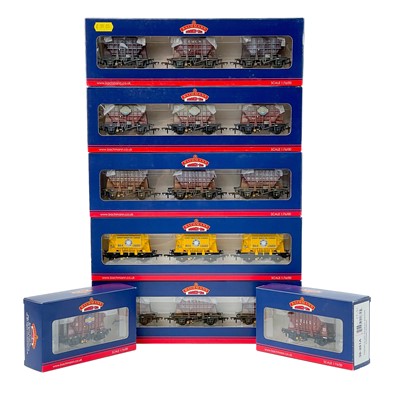 Lot 612 - Presflo 22T Bachmann "00" cement wagons (x17 models)