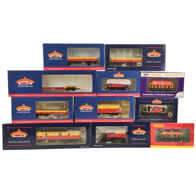 Lot 620B - Bachmann / Hornby / Dapol "00" unusual red and yellow S & T dept. "Satlink" vehicles (x11)