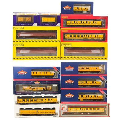 Lot 620F - Bachmann / Hornby / Dapol / Flangeway etc. yellow motorised tamper and engineers vehicles (x16)