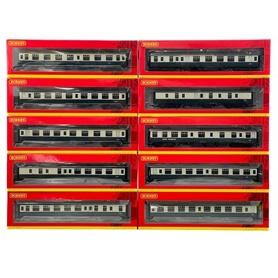 Lot 623 - Hornby boxed "00" BR MK1 blue and grey livery coaches (x10)