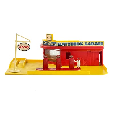 Lot 877 - Matchbox Garage - showroom and service station for Matchbox Toys