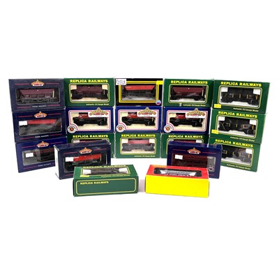 Lot 619U - Bachmann / Replica Railways etc "00" 32T, 34T, 46T, GLW, HEA, HFA Hopper wagons (x19)
