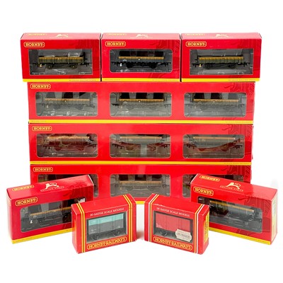 Lot 620P - Hornby "00" Departmental Rudd, Clam, Tope & Stores Vans (x17)