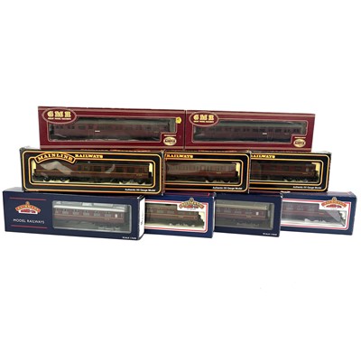 Lot 621D - Bachmann / Airfix / Mainline "00" BR Maroon (ex GWR) carriages (x9)