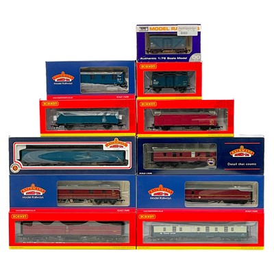 Lot 622B - Bachmann / Hornby "00" BR ER / ex LNER CCT / Parcels / GUV's (x11)