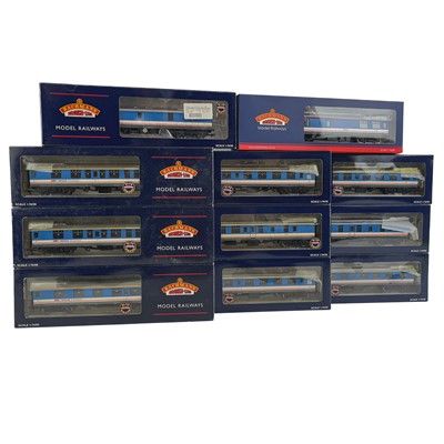 Lot 623G - Bachmann "00" BR Mark 1 blue & grey Network South East Livery (x11)