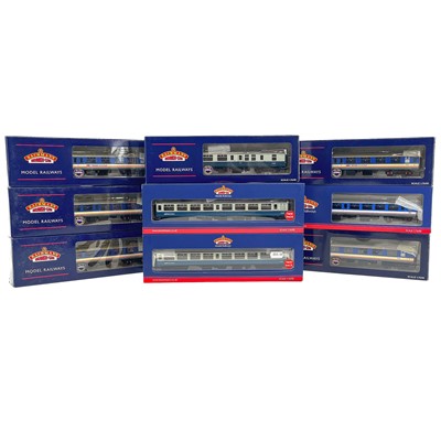 Lot 623H - Bachmann "00" BR Mark 2 blue & grey Network South East Livery (x11 coaches)