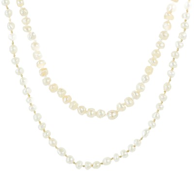 Lot 109 - A graduated pearl necklace with gold and platinum single diamond set clasp.