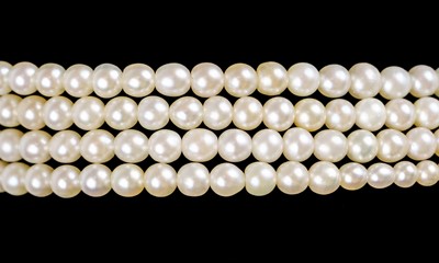 Lot 70 - An exquisite Art Deco four-row natural saltwater pearl choker with diamond and sapphire clasp.