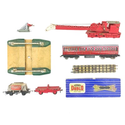 Lot 664 - Hornby Dublo track, coaches etc.