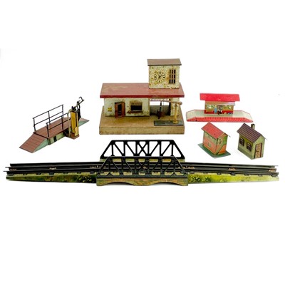 Lot 655 - Tinplate British & German "00" and "0" gauge stations and accessories