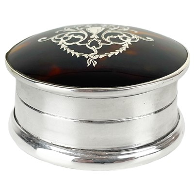 Lot 191 - A George V silver tortoiseshell pique ware pill or trinket box by Corke Bros.