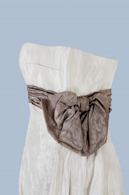 Lot 381 - Jacques Azagury - A silk evening dress worn by Helen Mirren.