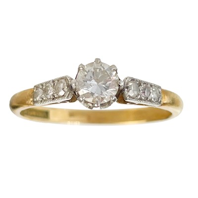 Lot 204 - An 18ct and platinum 0.30ct (approximately) diamond solitaire ring.