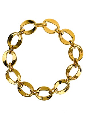 Lot 411 - A Chanel 1980's 24ct gold-plated open oval link choker necklace.