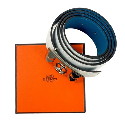 Lot 527 - A Hermes H buckle reversible white and blue leather belt.