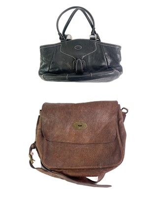 Lot 393 - A Mulberry brown leather shoulder bag with brass hardware.